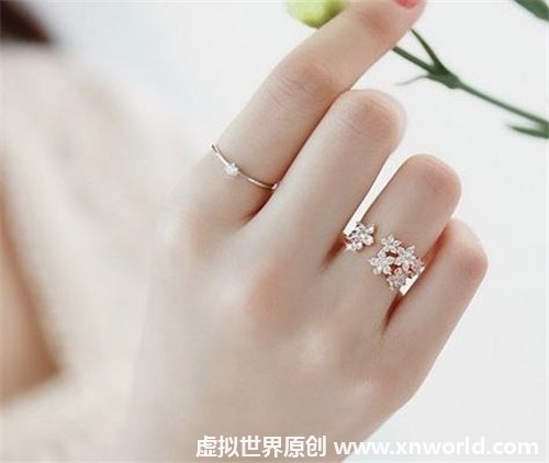 戒指戴小拇指是代表不婚吗？戒指的戴法暗示什么意思呢？