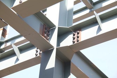 钢结构特性是什么？施工管理要点是什么？